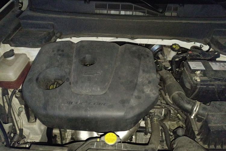 Used CHANGAN OSHAN X5 2021 1.6L CVT Luxury Model Engine Bay