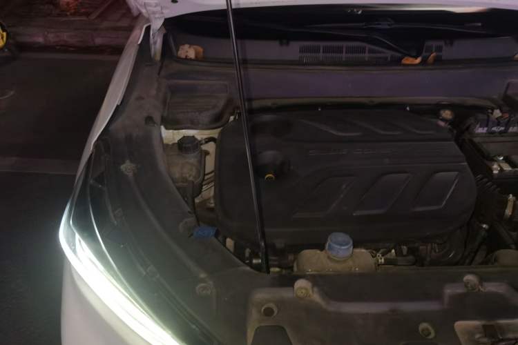 Used CHANGAN OSHAN X5 2021 1.5T DCT Prestige Edition Engine Bay Right