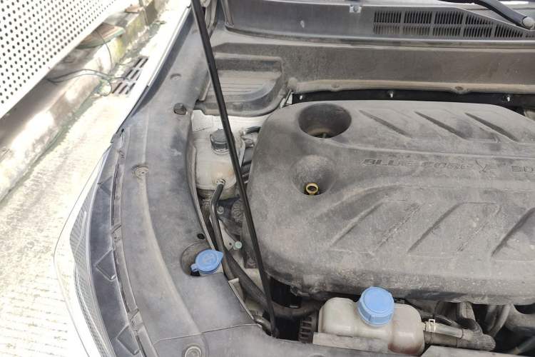 Used CHANGAN OSHAN X5 2021 1.5T DCT Prestige Edition Engine Bay Right