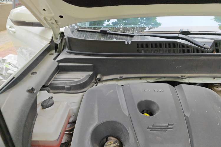 Used CHANGAN OSHAN X5 2021 1.6L CVT Luxury Model Engine Bay Right