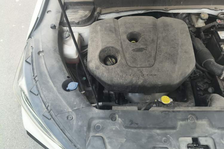 Used CHANGAN OSHAN X5 2021 1.6L CVT Luxury Model Engine Bay Right
