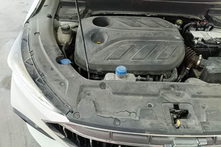 Used CHANGAN OSHAN X5 2021 1.5T DCT Prestige Edition Engine Bay Right