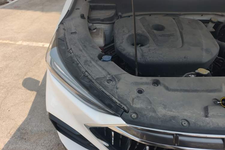 Used CHANGAN OSHAN X5 2021 1.6L CVT Luxury Version Engine Bay Right