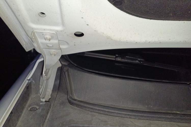 Used CHANGAN OSHAN X5 2021 1.6L CVT Luxury Model Engine Bay Right