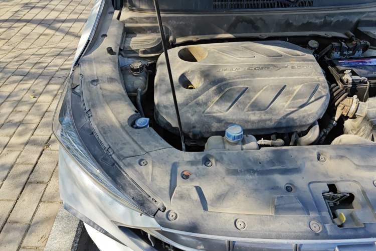 Used CHANGAN OSHAN X5 2021 1.5T DCT Prestige Edition Engine Bay Right