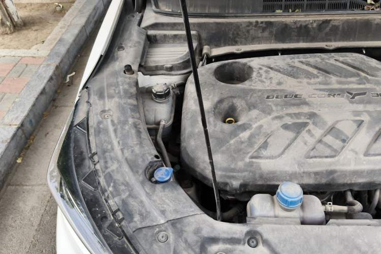 Used CHANGAN OSHAN X5 2021 1.5T DCT Luxury Edition Engine Bay Right
