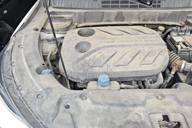 Used CHANGAN OSHAN X5 2021 1.5T DCT Luxury Edition Engine Bay Right