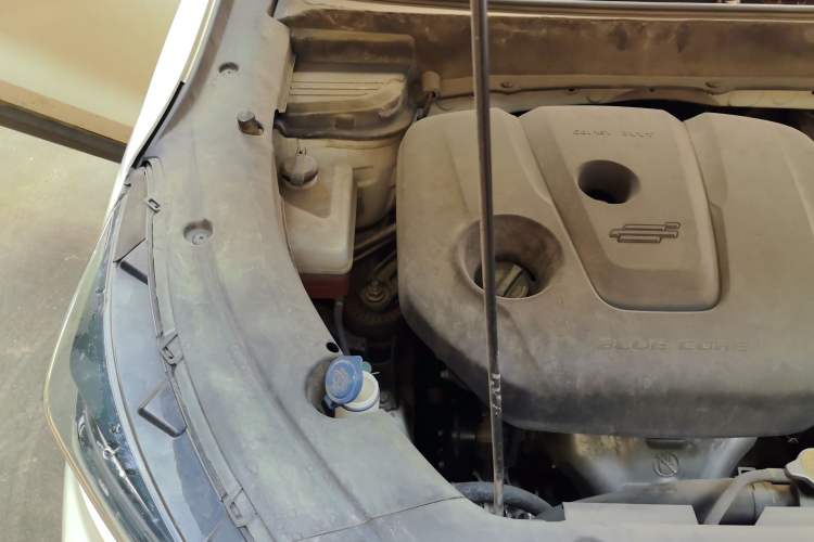 Used CHANGAN OSHAN X5 2021 1.6L CVT Luxury Version Engine Bay Right