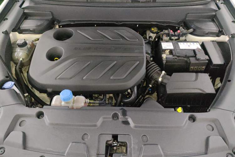 Used CHANGAN OSHAN X5 2021 1.5T DCT Prestige Edition Engine Bay