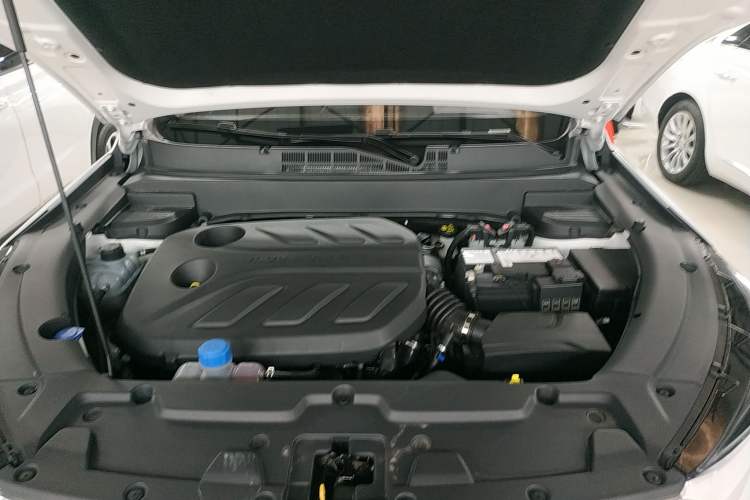 Used CHANGAN OSHAN X5 2021 Revised Version 1.5T DCT Luxury Edition Engine Bay