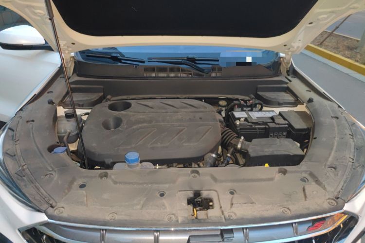 Used CHANGAN OSHAN X5 2021 1.5T DCT Luxury Edition Engine Bay