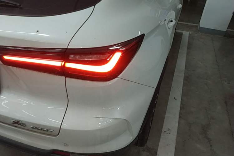 Used CHANGAN OSHAN X5 2021 Revised Version 1.5T DCT Luxury Edition Exterior 3