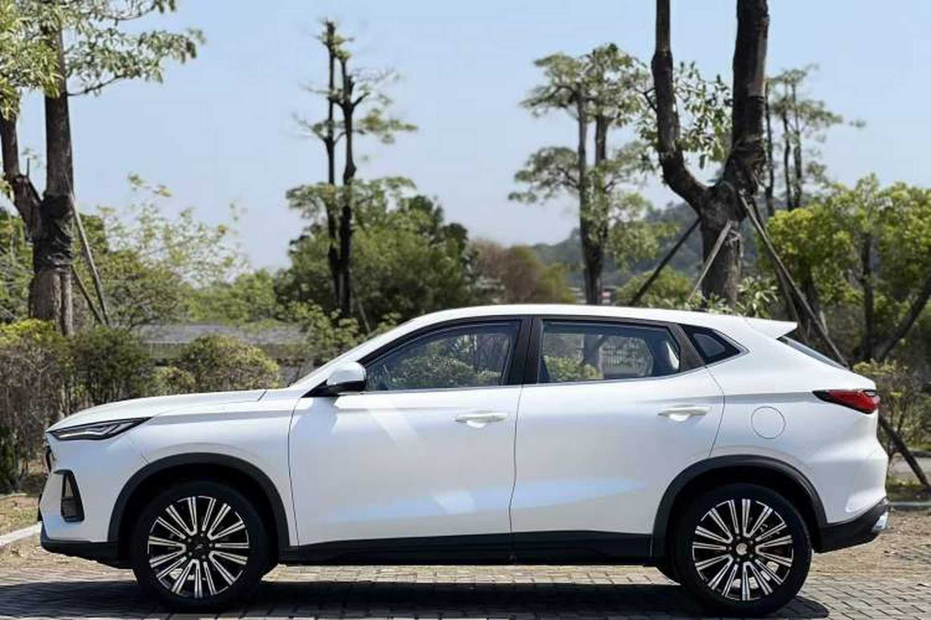 Used CHANGAN OSHAN X5 2021 1.5T DCT Prestige Edition Exterior 3