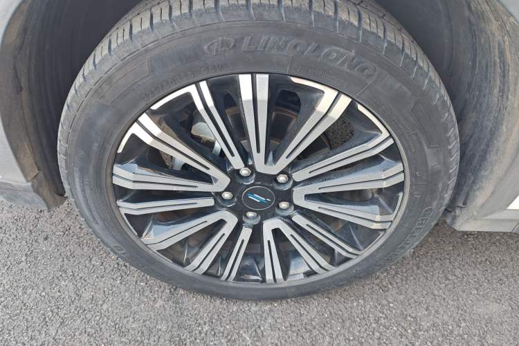 Used CHANGAN OSHAN X5 2021 Revised Version 1.5T DCT Luxury Edition Exterior 4
