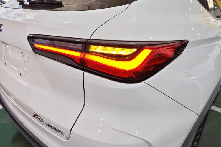 Used CHANGAN OSHAN X5 2021 1.5T DCT Prestige Edition Exterior 6