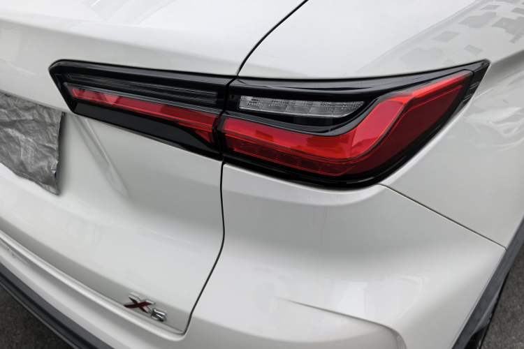 Used CHANGAN OSHAN X5 2021 1.6L CVT Luxury Model Exterior 8