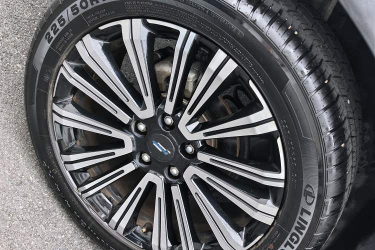 Used CHANGAN OSHAN X5 2021 1.6L CVT Luxury Model Exterior 9