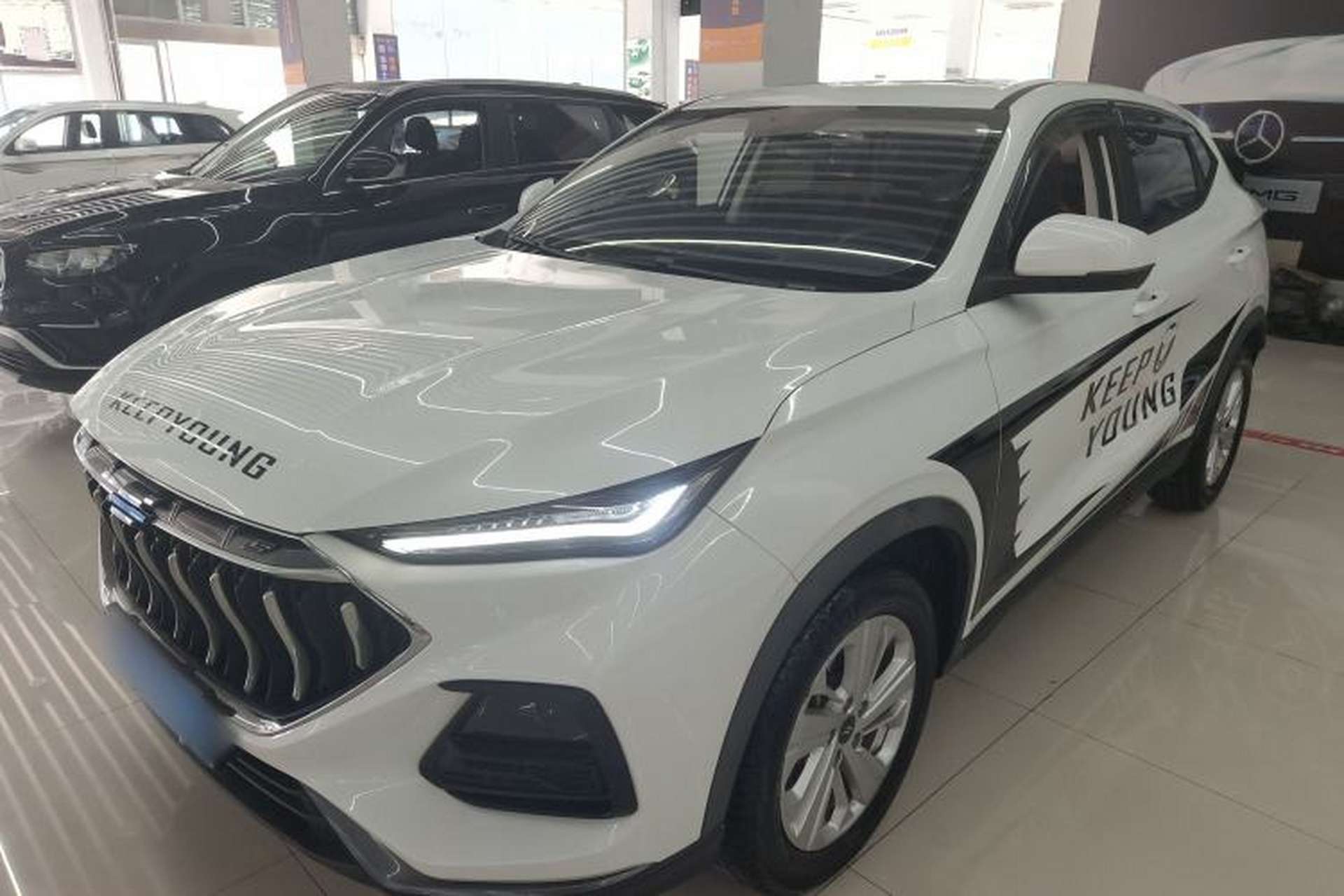 Used CHANGAN OSHAN X5 2021 Revised Version 1.6L Manual Luxury Edition Front Left 45 Deg