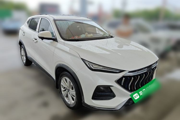 Used CHANGAN OSHAN X5 2021 Revised Version 1.6L Manual Luxury Edition Front Right 45 Deg