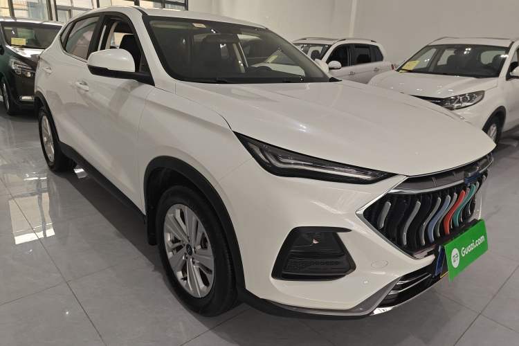 Used CHANGAN OSHAN X5 2021 Revised Version 1.6L Manual Luxury Edition Front Right 45 Deg