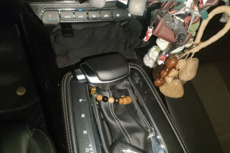 Used CHANGAN OSHAN X5 2021 1.6L CVT Comfort Model Gear Lever