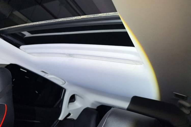 Used CHANGAN OSHAN X5 2021 Revised Version 1.6L Manual Luxury Edition Headliner