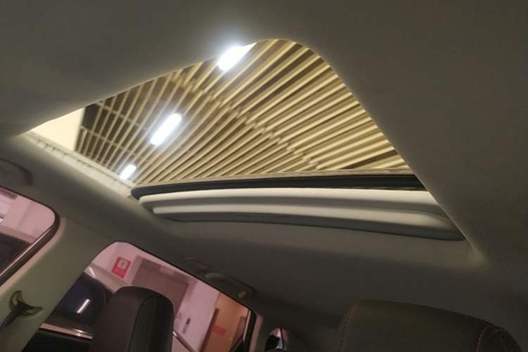 Used CHANGAN OSHAN X5 2021 1.6L CVT Luxury Model Headliner