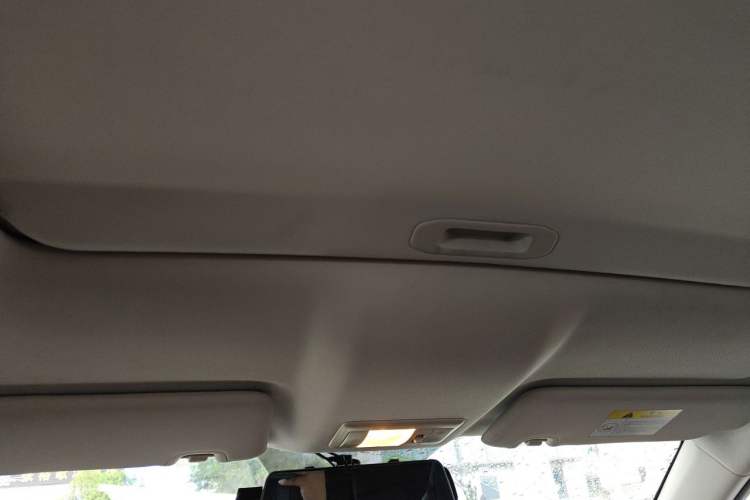Used CHANGAN OSHAN X5 2021 Revised Version 1.6L Manual Luxury Edition Headliner