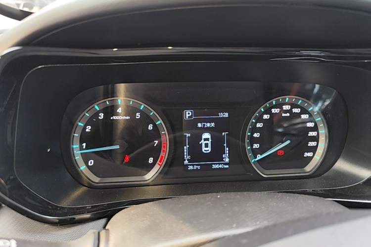 Used CHANGAN OSHAN X5 2021 Revised Version 1.5T DCT Luxury Edition Instrument Cluster