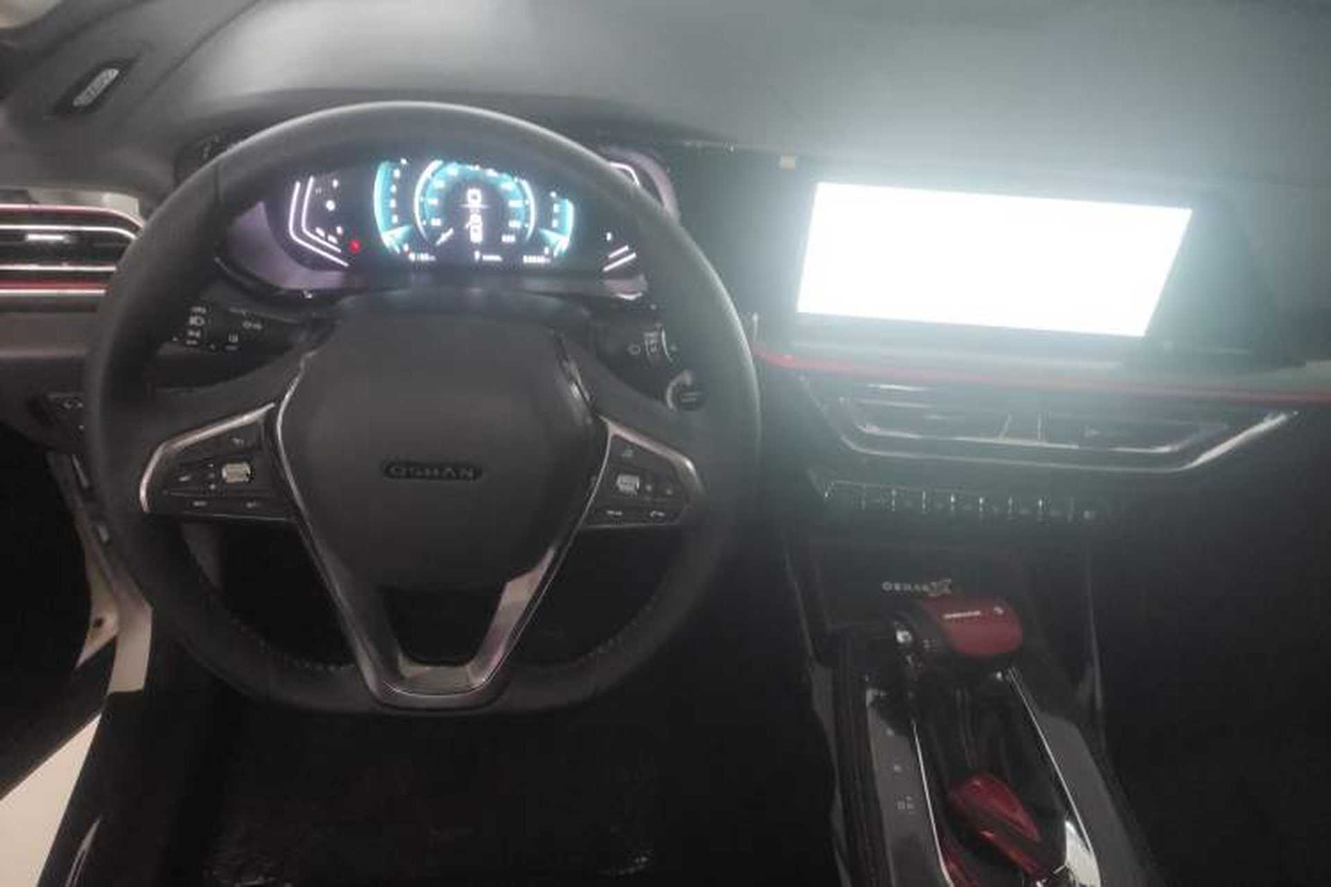 Used CHANGAN OSHAN X5 2021 1.5T DCT Prestige Edition Interior 2