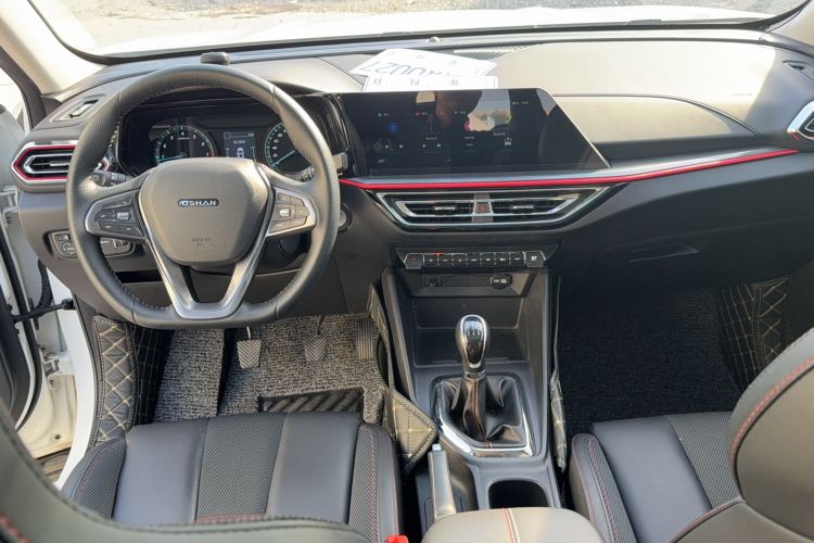 Used CHANGAN OSHAN X5 2021 Revised Version 1.6L Manual Luxury Edition Interior 3