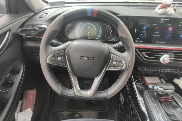 Used CHANGAN OSHAN X5 2021 1.5T DCT Luxury Edition Interior 3