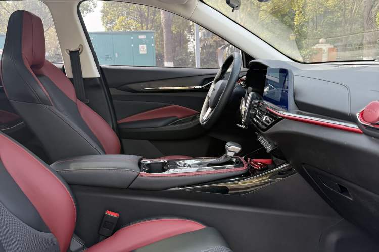Used CHANGAN OSHAN X5 2021 1.5T DCT Prestige Edition Interior 5