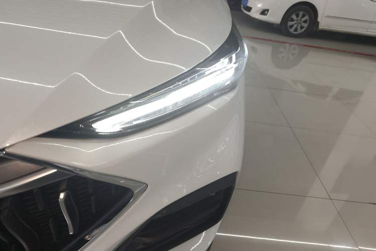 Used CHANGAN OSHAN X5 2021 Revised Version 1.6L Manual Luxury Edition Left Front Headlight
