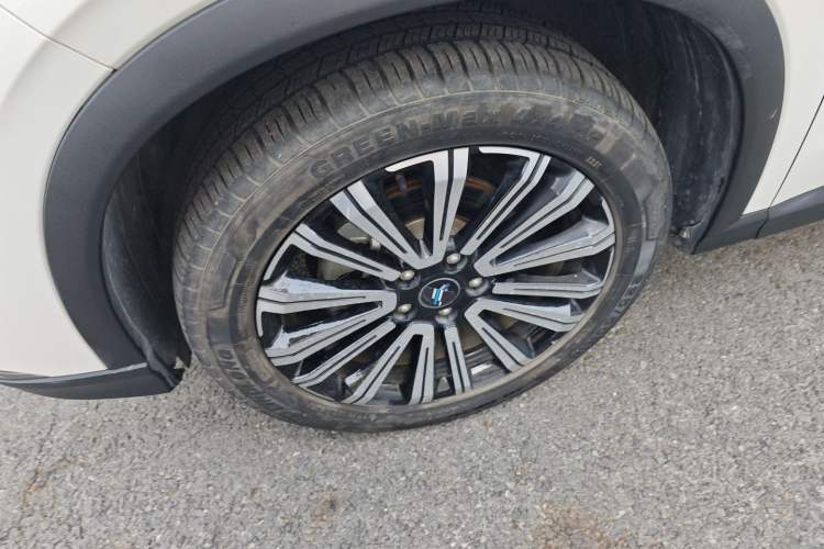 Used CHANGAN OSHAN X5 2021 1.5T DCT Prestige Edition Left Front Wheel Hub