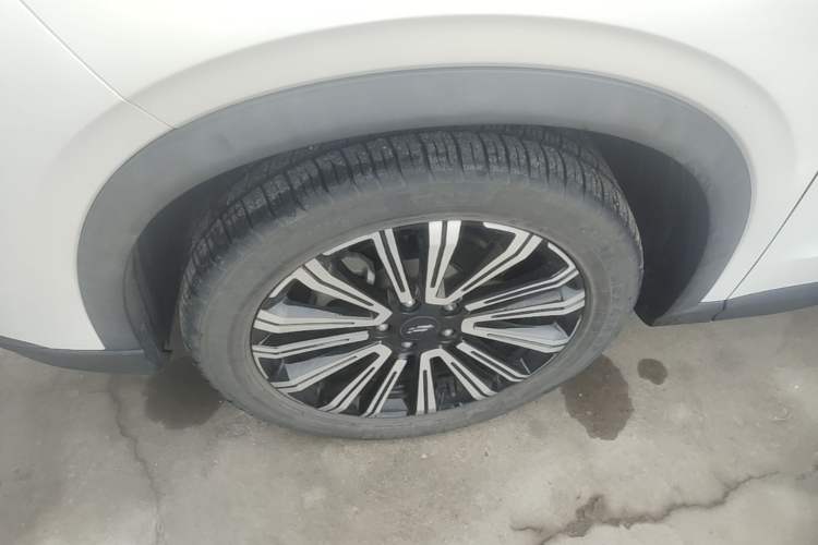 Used CHANGAN OSHAN X5 2021 Revised Version 1.5T DCT Luxury Edition Left Front Wheel Hub