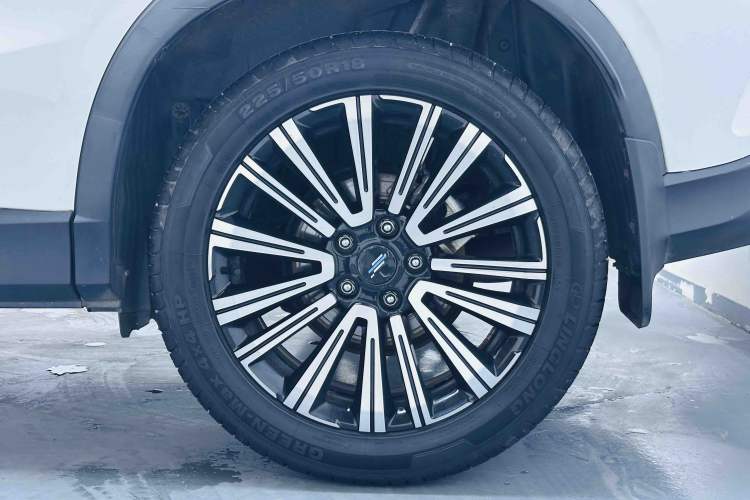 Used CHANGAN OSHAN X5 2021 1.5T DCT Prestige Edition Left Front Wheel Hub