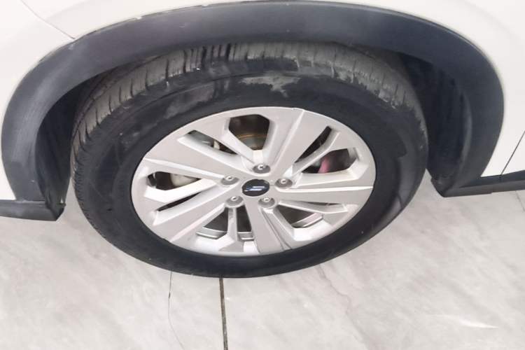 Used CHANGAN OSHAN X5 2021 1.6L CVT Luxury Version Left Front Wheel Hub