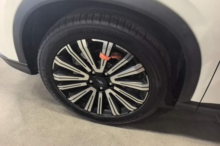 Used CHANGAN OSHAN X5 2021 1.5T DCT Prestige Edition Left Front Wheel Hub