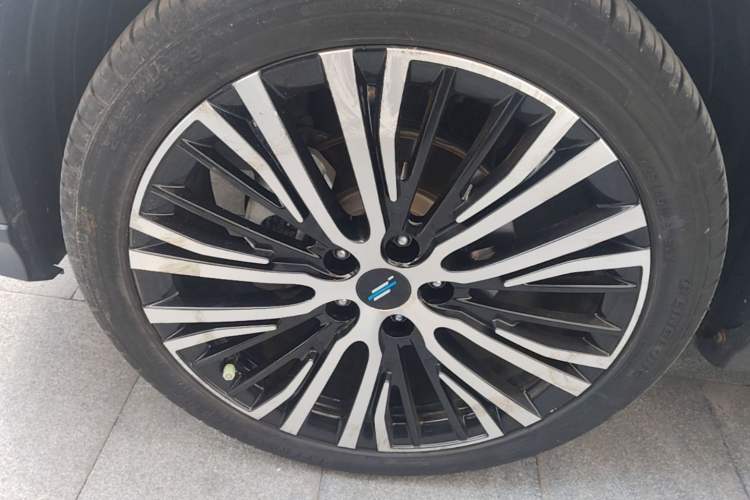 Used CHANGAN OSHAN X5 2021 1.5T DCT Flagship Edition Left Front Wheel Hub