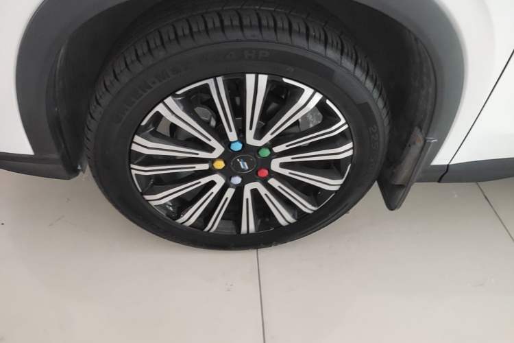 Used CHANGAN OSHAN X5 2021 1.5T DCT Prestige Edition Left Front Wheel Hub