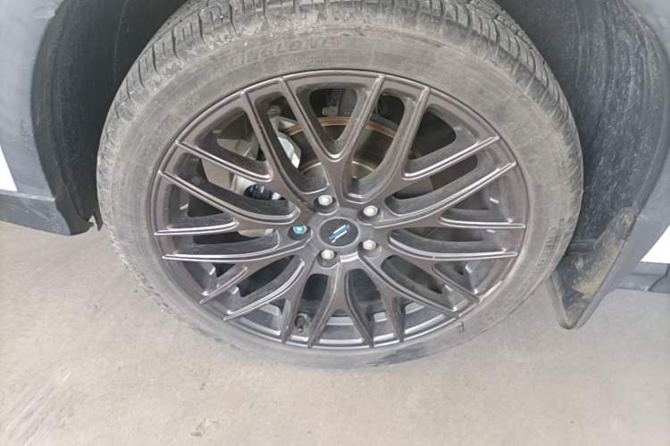 Used CHANGAN OSHAN X5 2021 1.5T DCT Flagship Edition Left Front Wheel Hub
