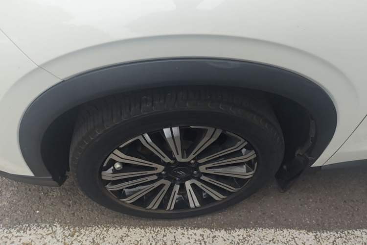 Used CHANGAN OSHAN X5 2021 1.5T DCT Prestige Edition Left Front Wheel Hub