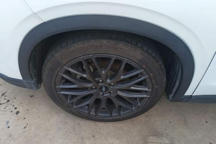 Used CHANGAN OSHAN X5 2021 1.5T DCT Flagship Edition Left Front Wheel Hub
