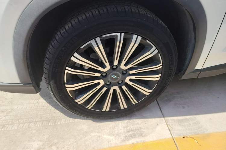 Used CHANGAN OSHAN X5 2021 1.6L CVT Luxury Model Left Front Wheel Hub