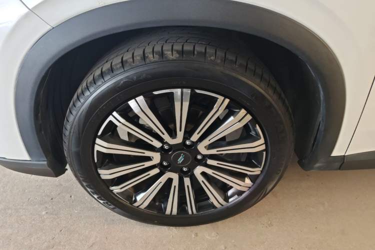 Used CHANGAN OSHAN X5 2021 1.6L CVT Luxury Model Left Front Wheel Hub