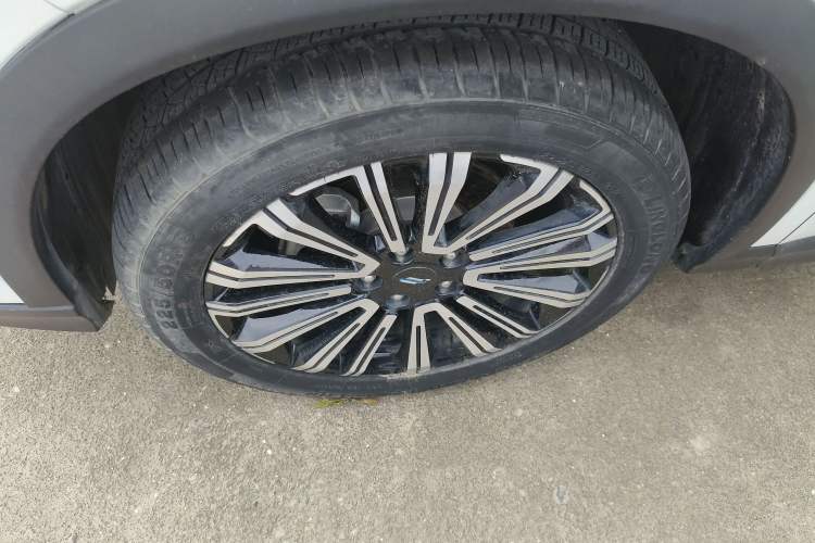Used CHANGAN OSHAN X5 2021 Revised Version 1.5T DCT Luxury Edition Left Front Wheel Hub