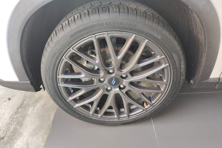 Used CHANGAN OSHAN X5 2021 1.5T DCT Flagship Edition Left Front Wheel Hub