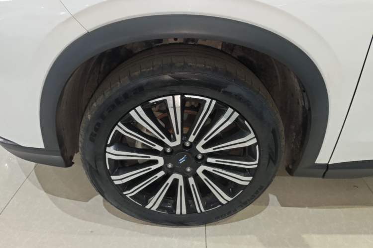 Used CHANGAN OSHAN X5 2021 Revised Version 1.5T DCT Luxury Edition Left Front Wheel Hub