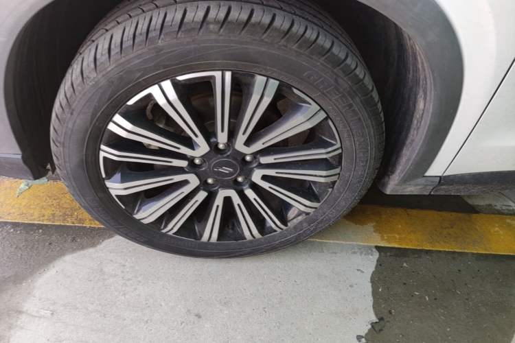 Used CHANGAN OSHAN X5 2021 1.5T DCT Prestige Edition Left Front Wheel Hub